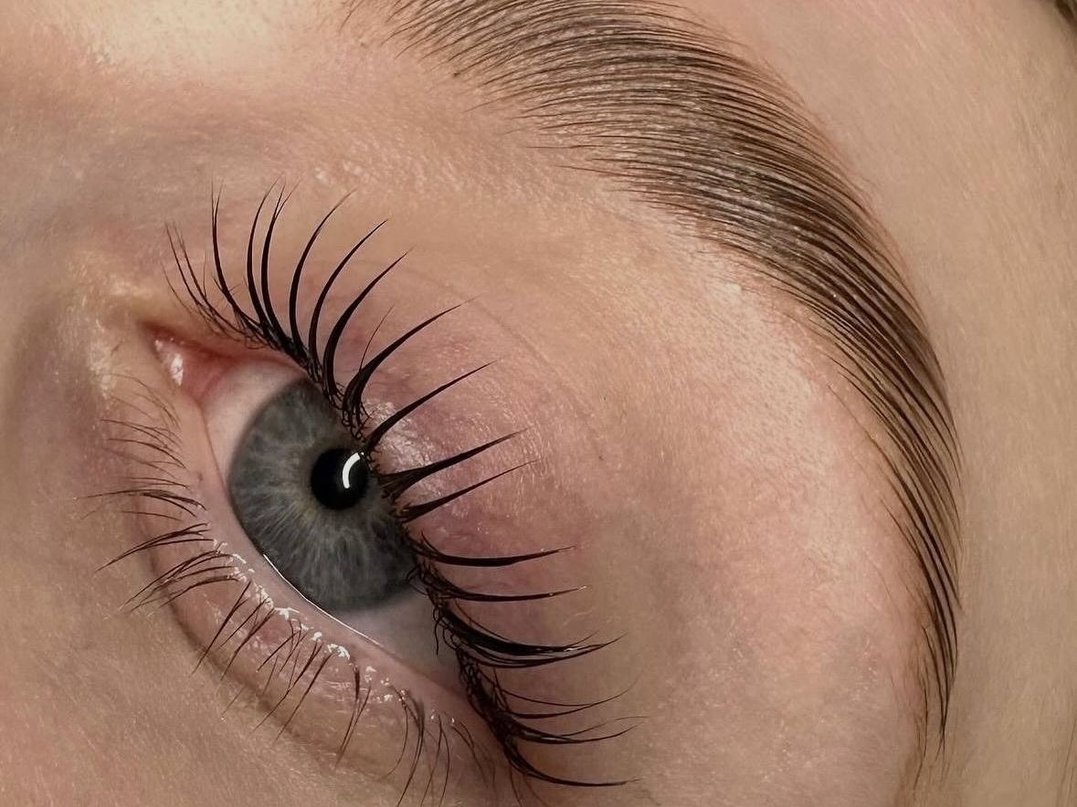 Ergebnis eines Lash Liftings mit Naturwimpern